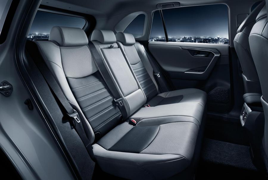 Интерьер Toyota Wildlander 2020 года  (фото 8 из 8)